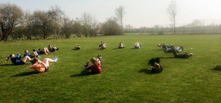 Trainingsauftakt und Sportplatzpflege Trainingsauftakt und Sportplatzpflege